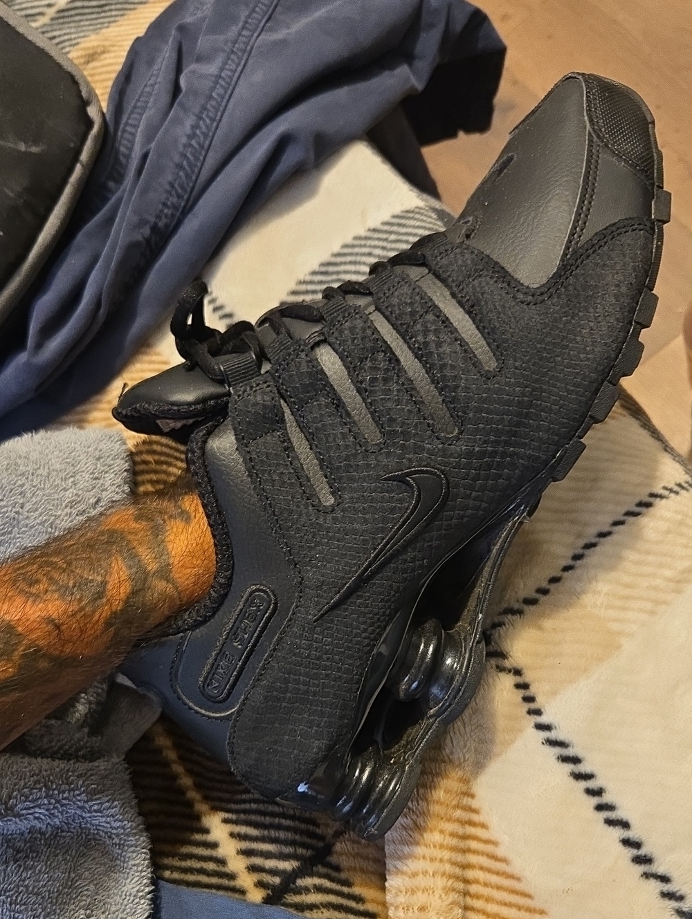Nike Shox Size 9 (MEN)